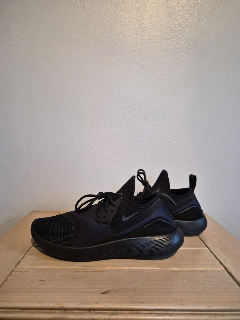 Nike Women's Black & Navy LunarCharge Training Sneakers